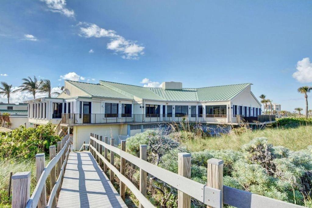 Excellent Beach Front Community, Golf Course, Tennis, Sunny Weather Year Round! Fort Pierce Exterior photo